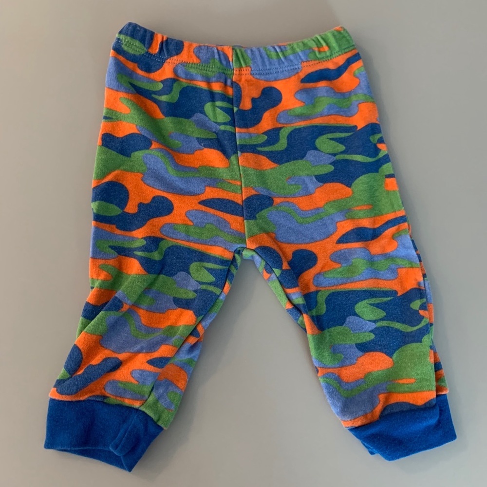 LITTLE BEGINNINGS. Onesie and camo pants - 3-6 mo. - Picture 3 of 4